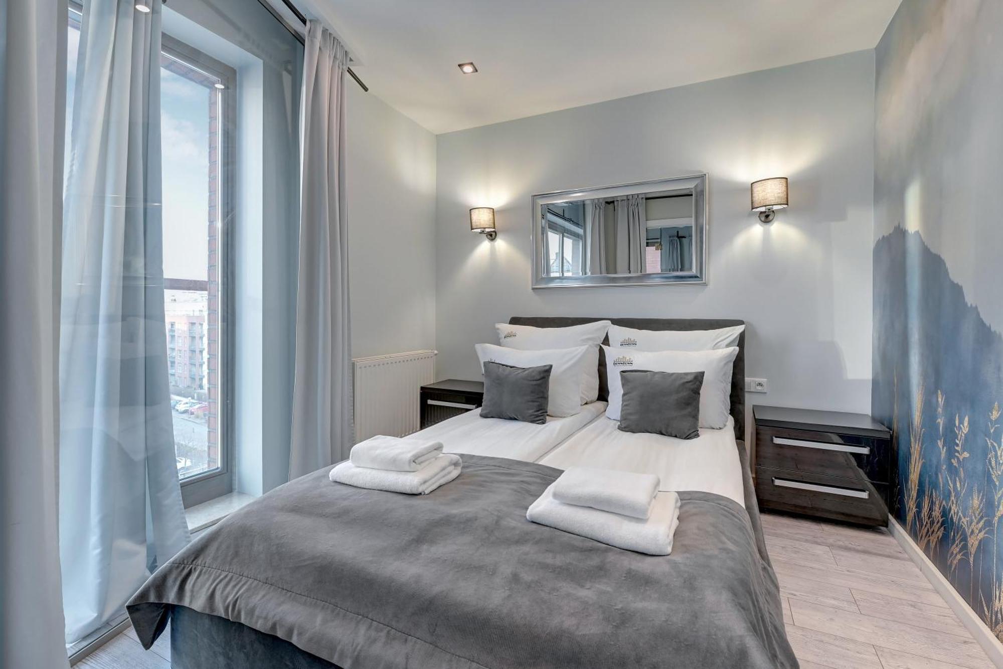 Waterlane Riverside Spa, Pool & Gym By Downtown Apartments Gdansk Bagian luar foto