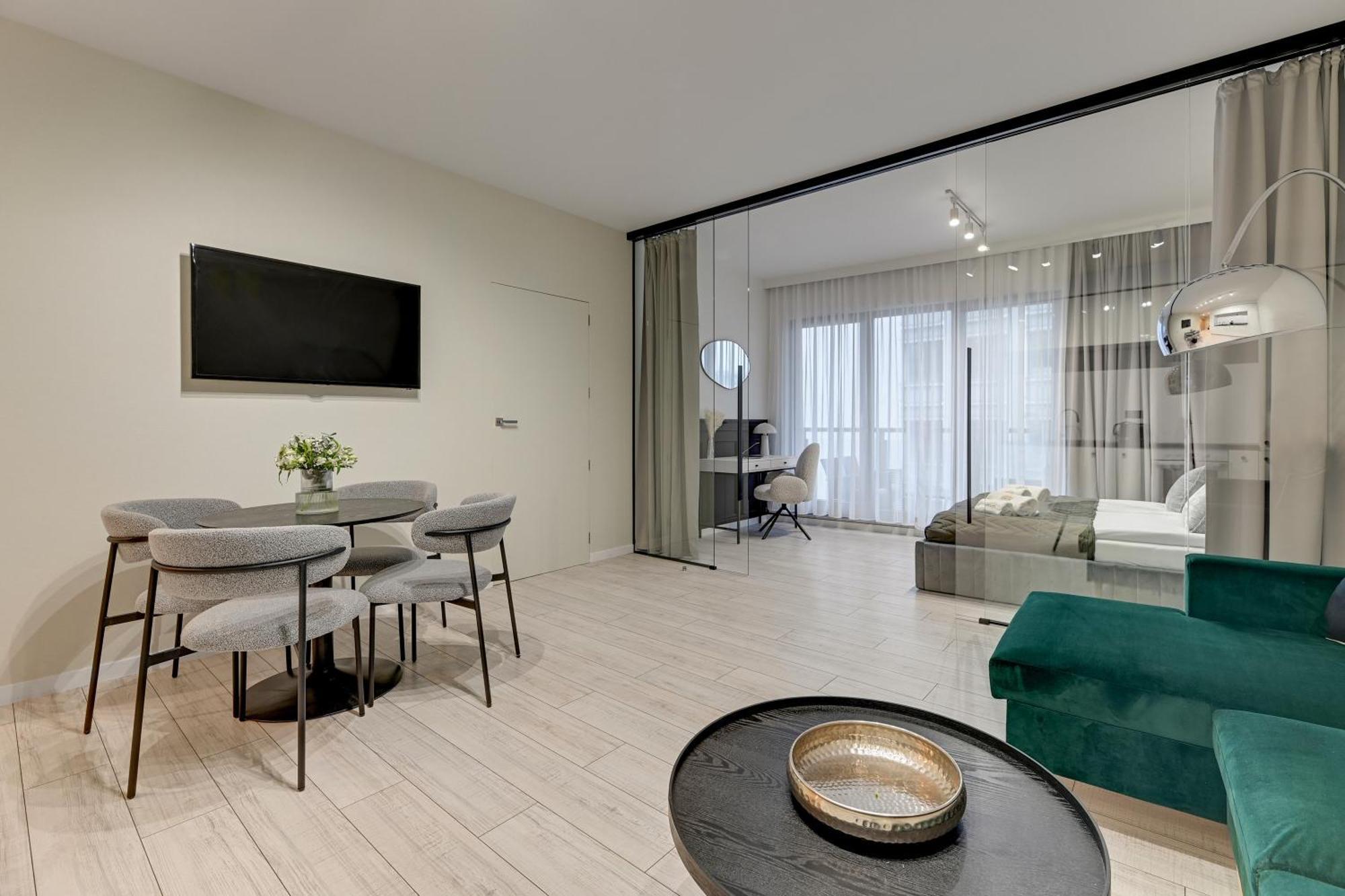 Waterlane Riverside Spa, Pool & Gym By Downtown Apartments Gdansk Bagian luar foto